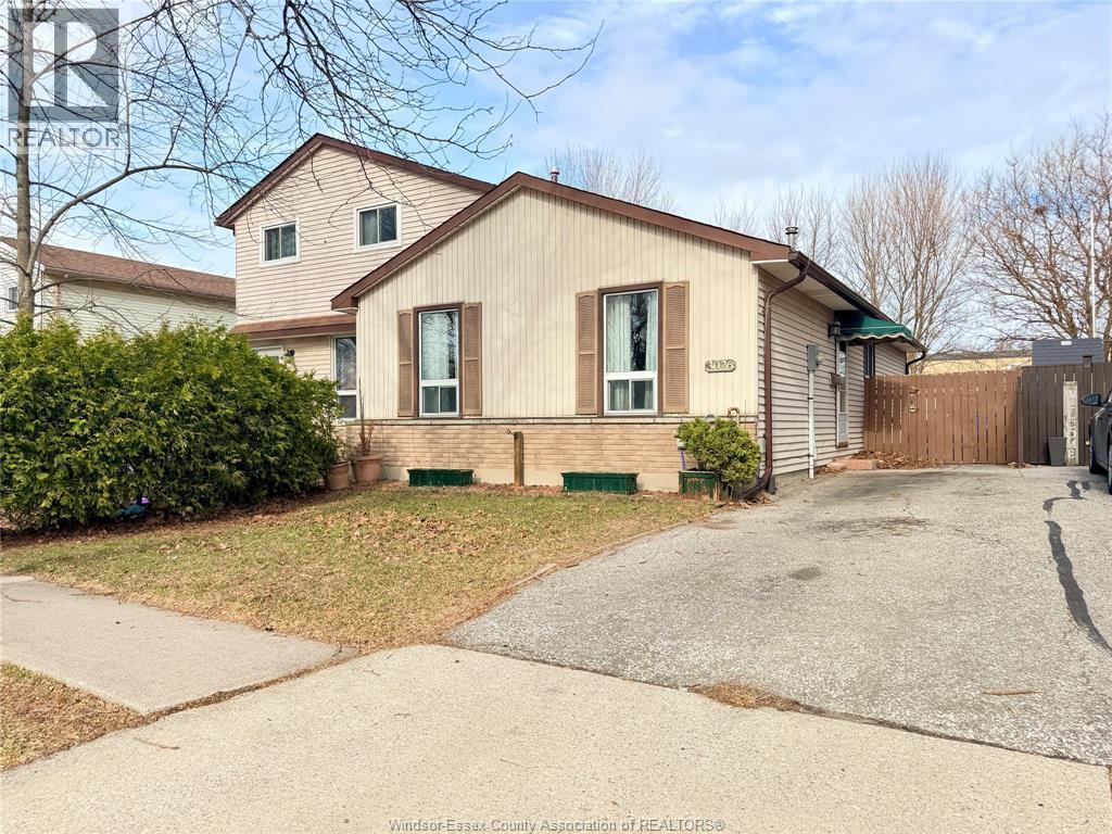 3026 Erindale Crescent, Windsor — primary photograph