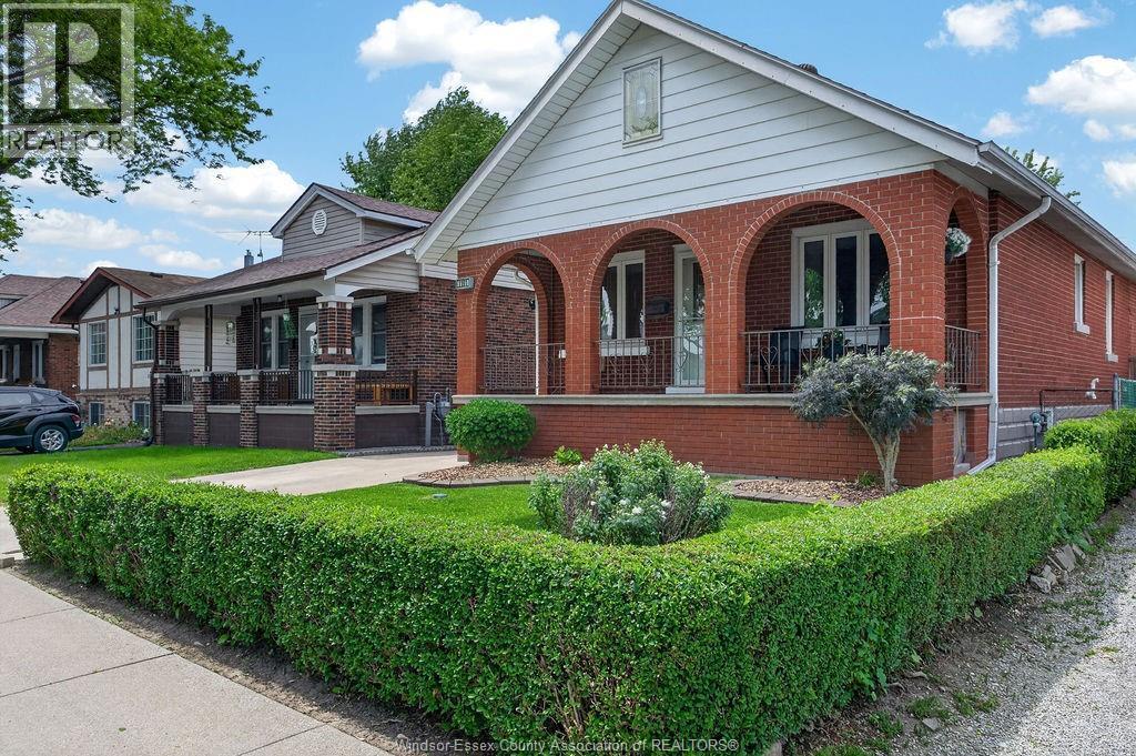 1191 McKay Avenue, Windsor — photograph 2