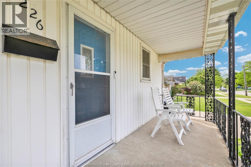 1226 Aubin, Windsor — photograph 2