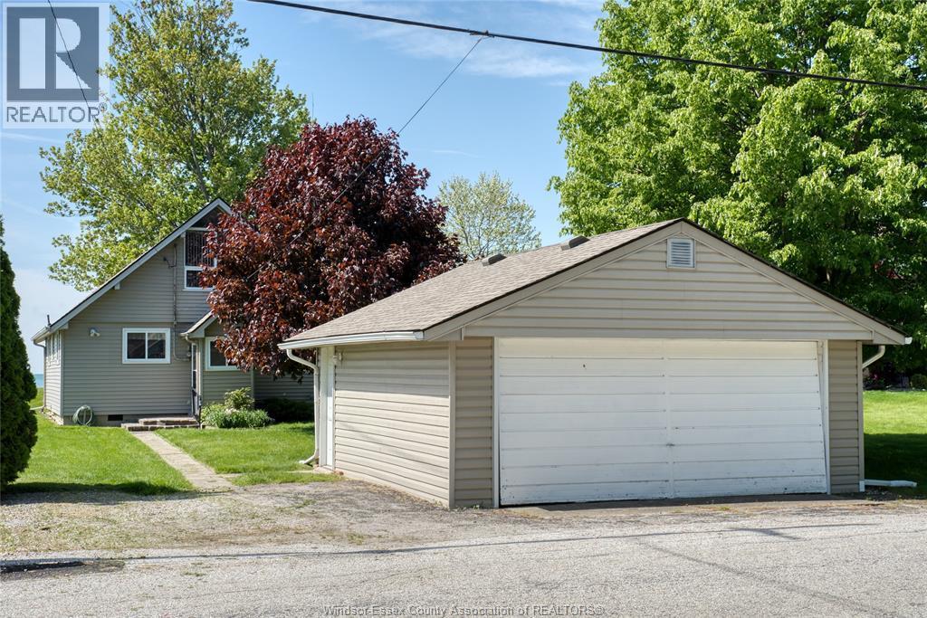 377 Lakewood Drive, Amherstburg — photograph 2