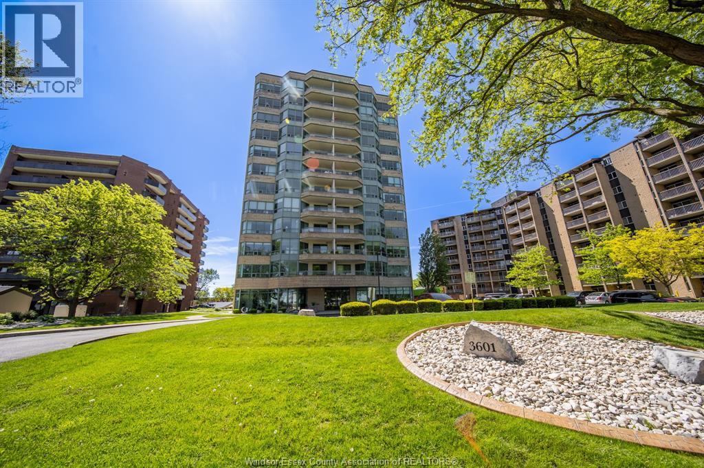 Single Family — 3601 Riverside Drive, Windsor, Ontario