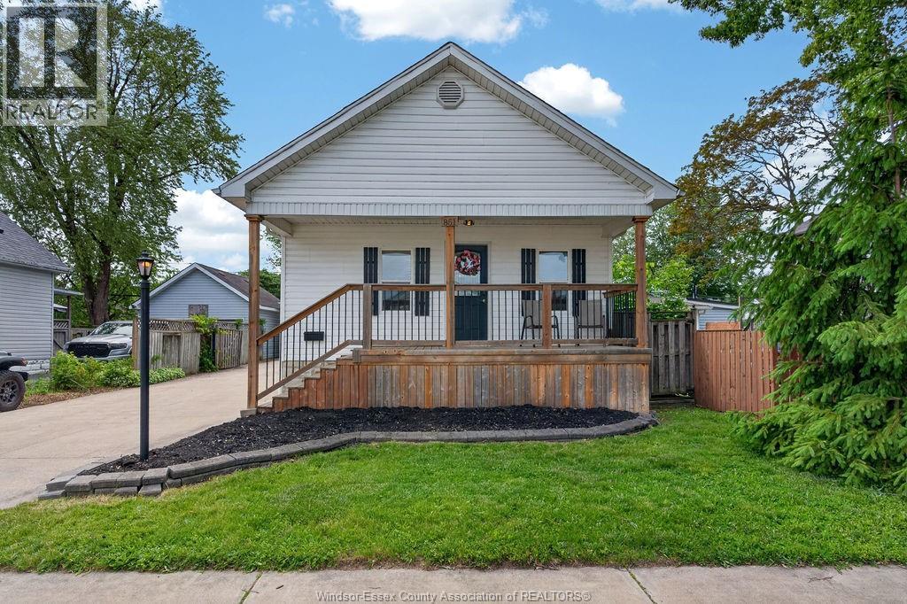 851 Ellrose Avenue, Windsor — photograph 3