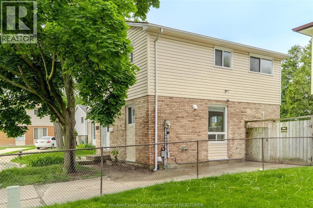 1118 Aire Place, Windsor — photograph 3