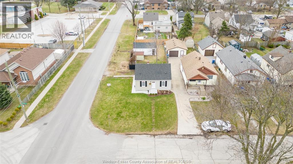 699 Alexandrine Street, Windsor — photograph 3