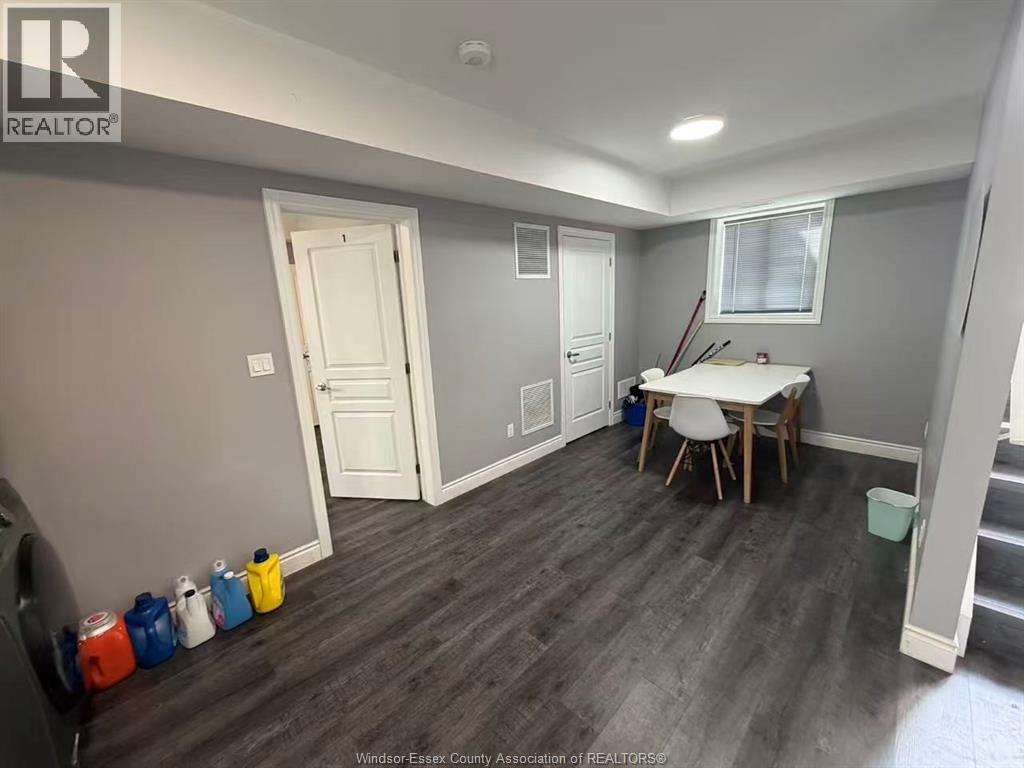 495 McEwan Avenue, Windsor — photograph 2