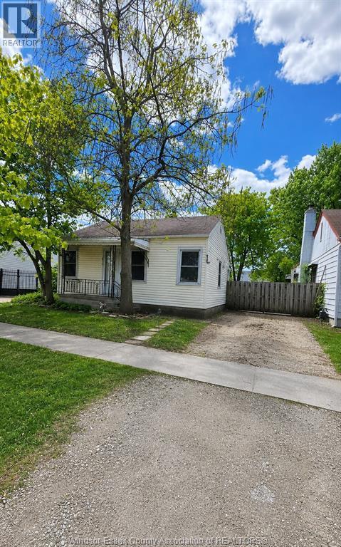 2215 Forest Avenue, Windsor — primary photograph