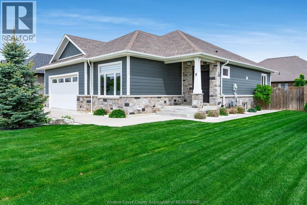 8 Wisteria Lane, Kingsville — photograph 2