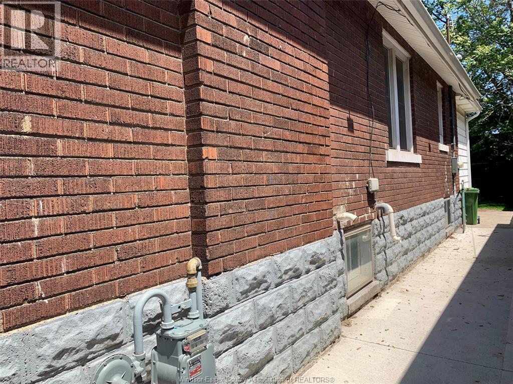 1204 Wigle Avenue, Windsor — photograph 3