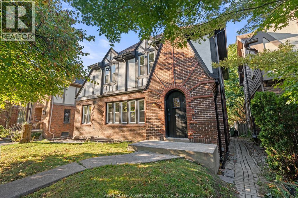 2163 Victoria, Windsor — primary photograph