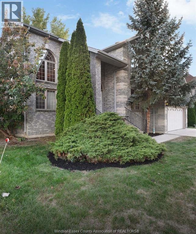 11363 Amalfi, Windsor — photograph 2