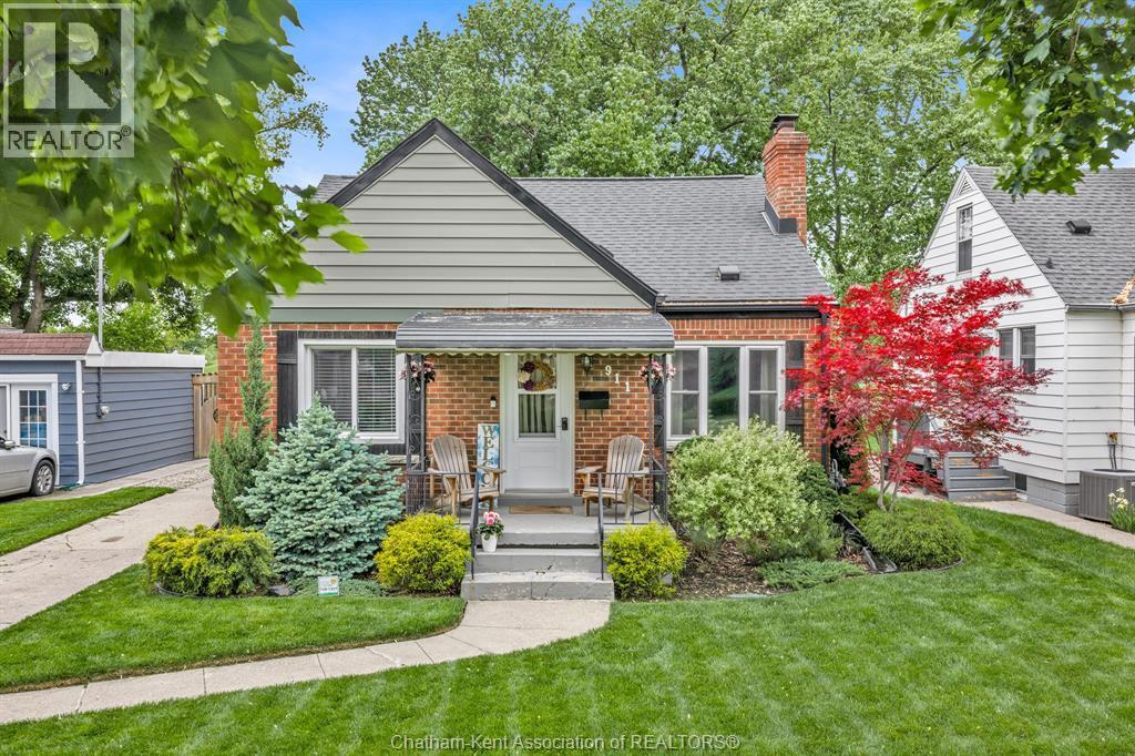 Single Family — 911 Homedale Boulevard, Windsor, Ontario