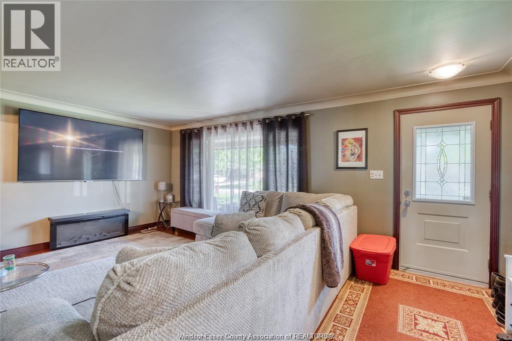 3185 Askin, Windsor — photograph 2