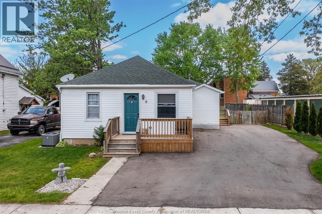 8 Sarah Street, Thamesville — photograph 2