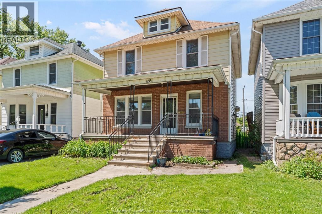 855 Hall Avenue, Windsor — photograph 2