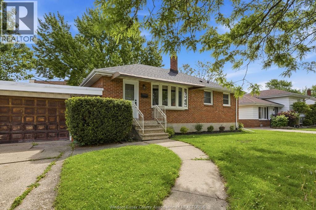 826 Watson Avenue, Windsor — photograph 2