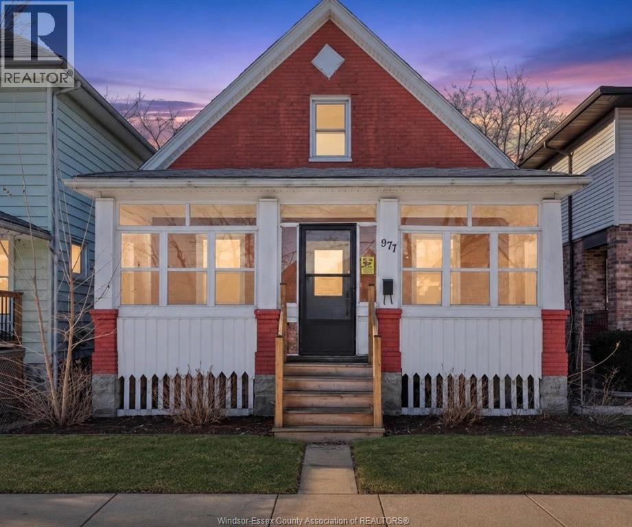 977 Gladstone, Windsor — primary photograph