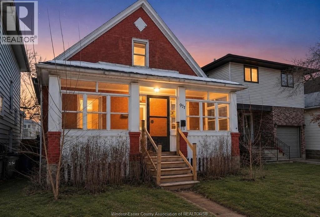 977 Gladstone, Windsor — photograph 2