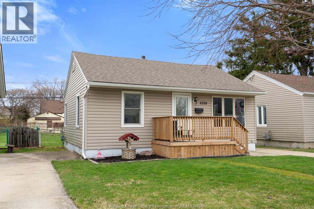 2228 Elsmere Avenue, Windsor — photograph 3