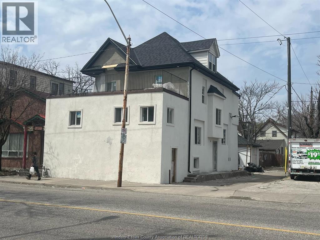 Multi-family — 430 Wyandotte Street, Windsor, Ontario