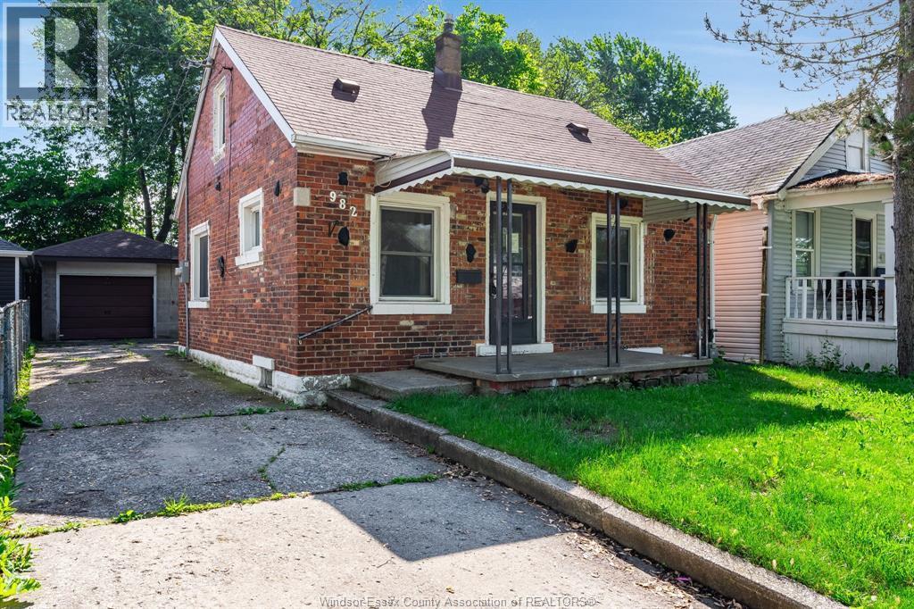 Single Family — 982 Bridge, Windsor, Ontario