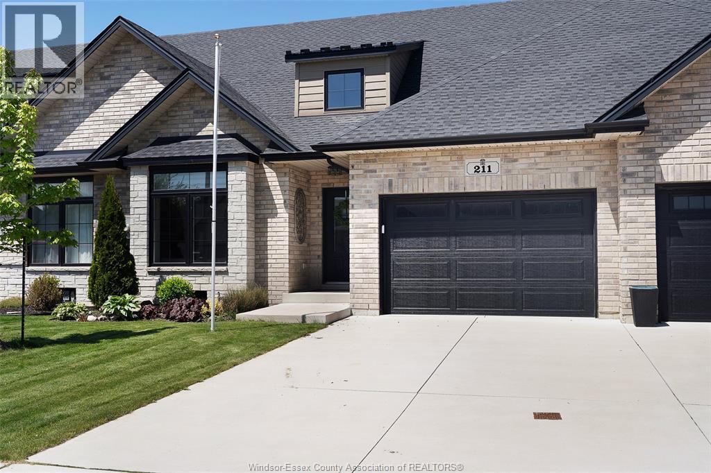 211 Livingstone Crescent, Amherstburg — photograph 3