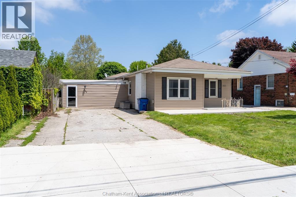 363 Lacroix Street, Chatham — photograph 2