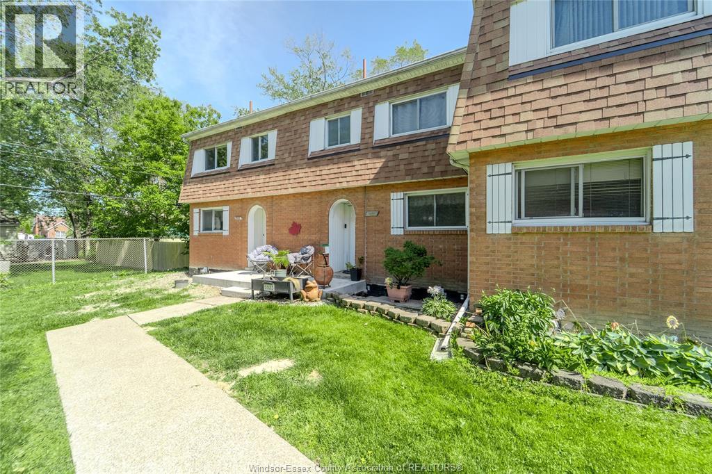 5523 Empress Street, Windsor — photograph 2