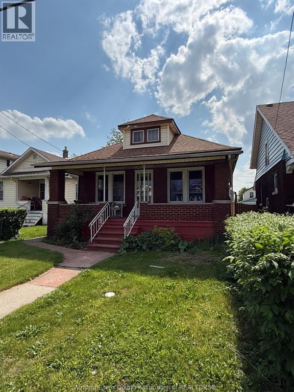 1069 Elm, Windsor — photograph 2