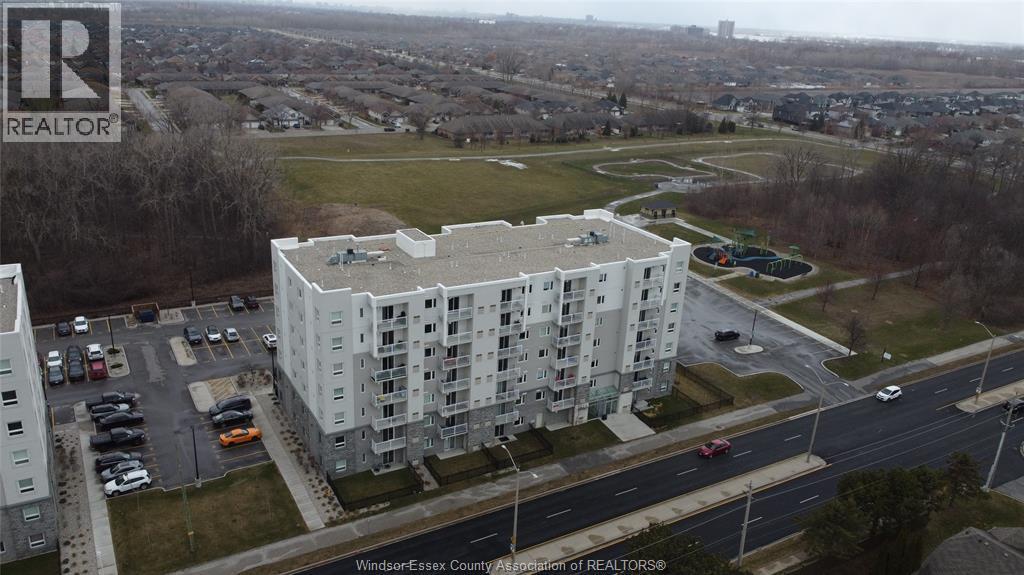 1489 Banwell #223, Windsor — photograph 2