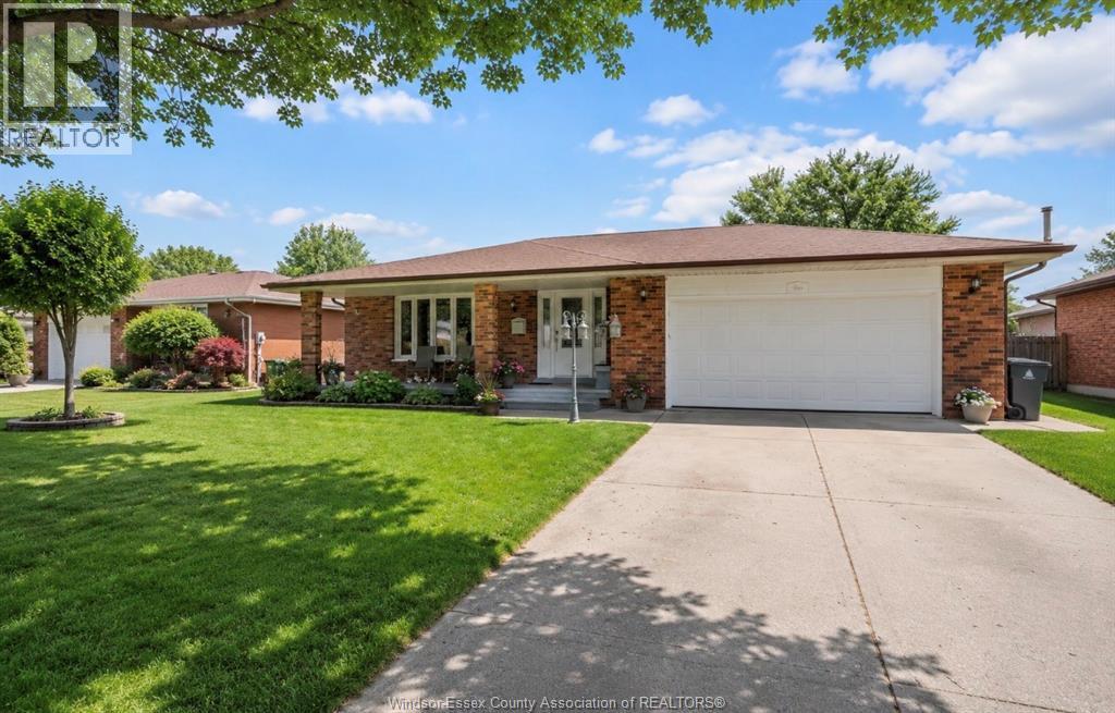 386 Woodridge, Tecumseh — photograph 2