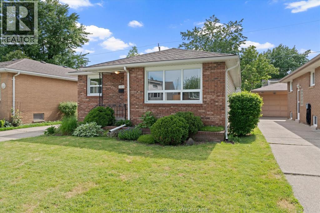 1531 Labadie, Windsor — photograph 2