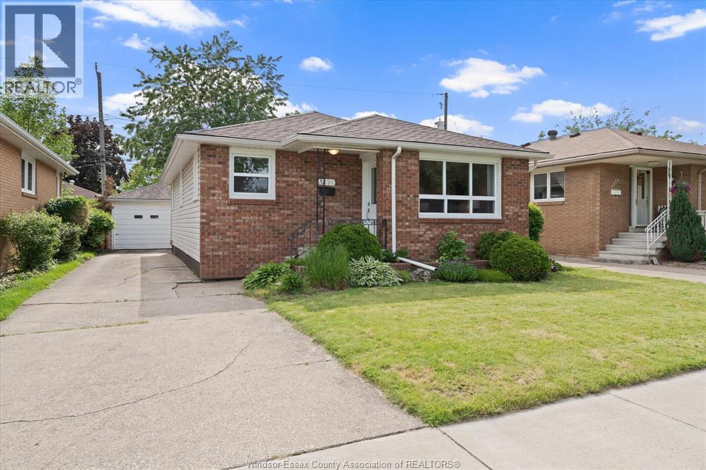 1531 Labadie, Windsor — photograph 3