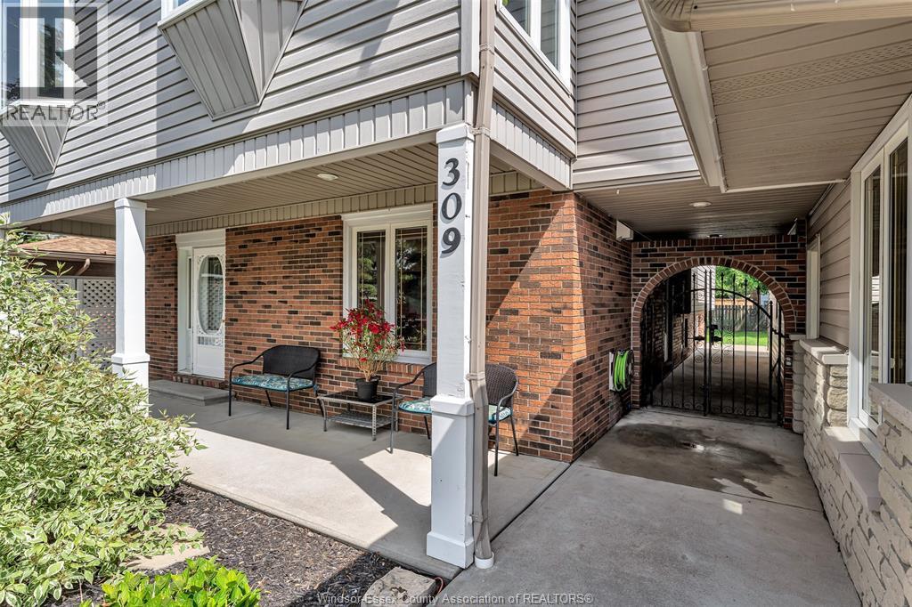 309 Marie Street, Lakeshore — photograph 2