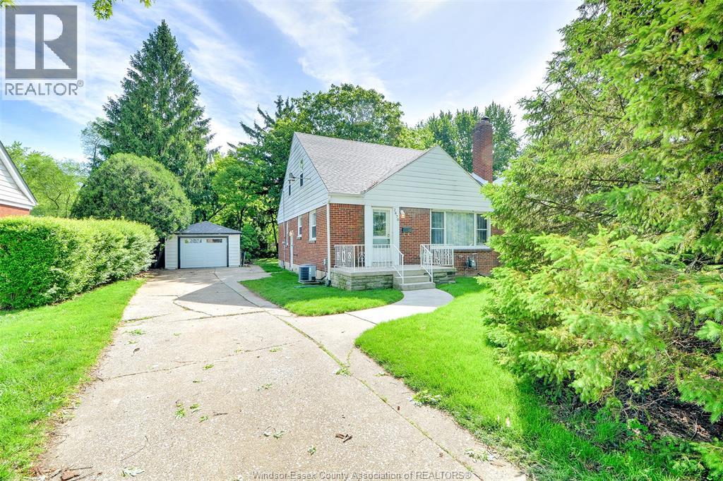2870 Alexandra Avenue, Windsor — photograph 2