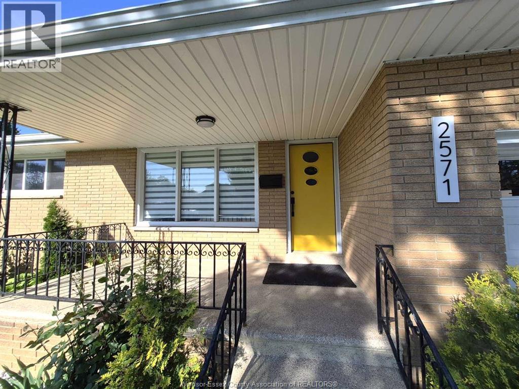 2571 Jos St Louis Avenue, Windsor — photograph 2