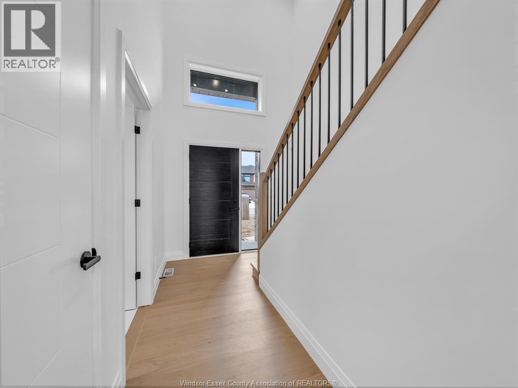 660 Linden, Lakeshore — photograph 3
