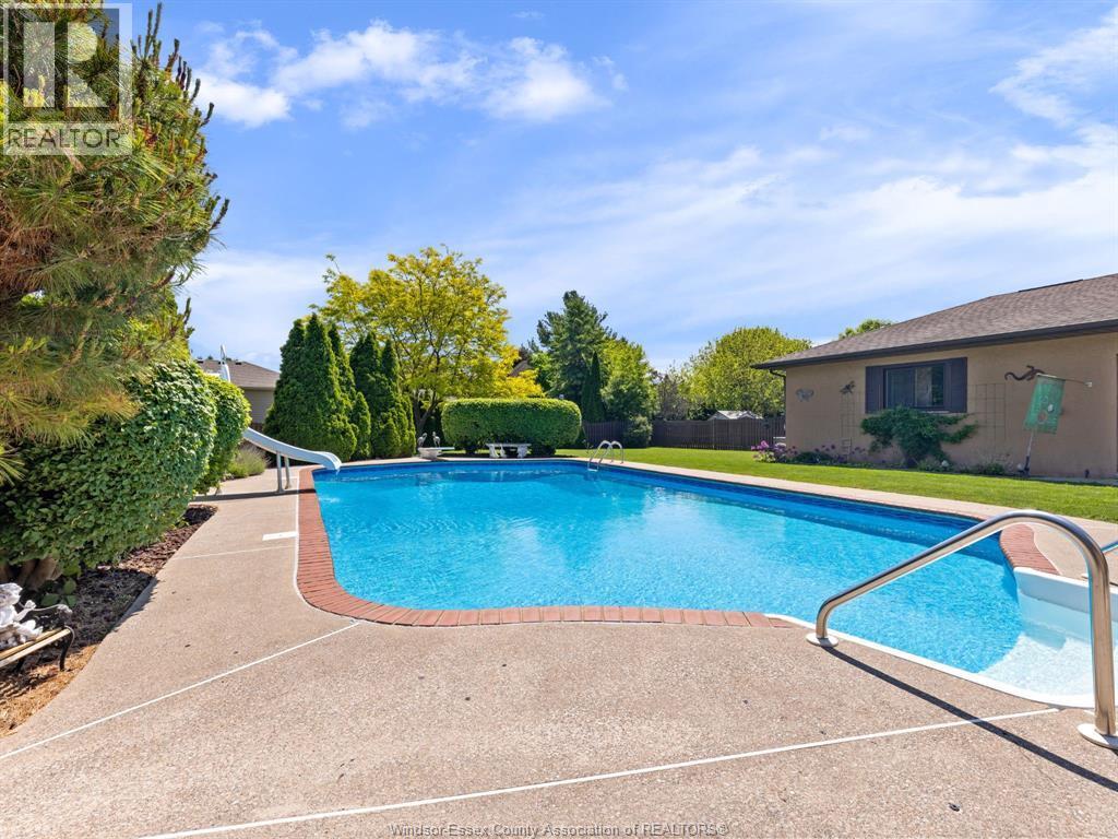 118 Pointe West Drive, Amherstburg — photograph 2