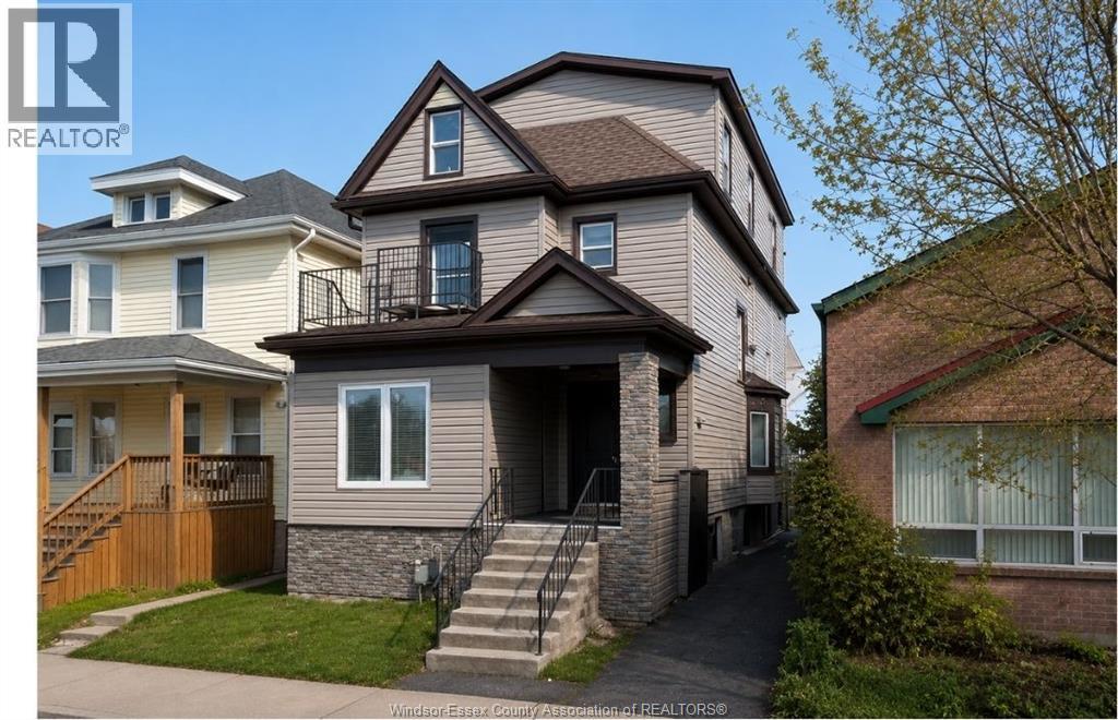 446 Wyandotte Street, Windsor — photograph 2