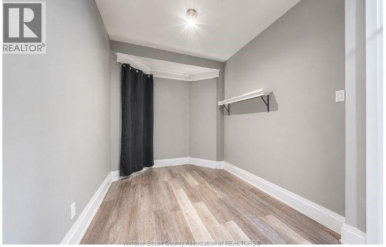 446 Wyandotte Street, Windsor — photograph 3