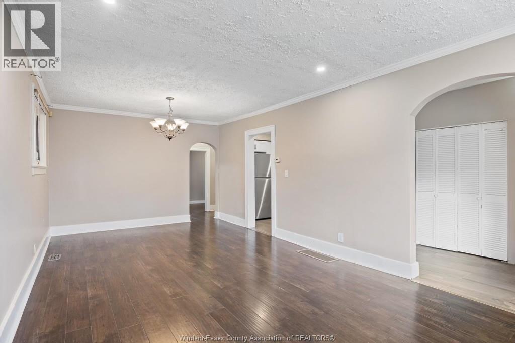 835 Moy Avenue #UPPER, Windsor — photograph 2