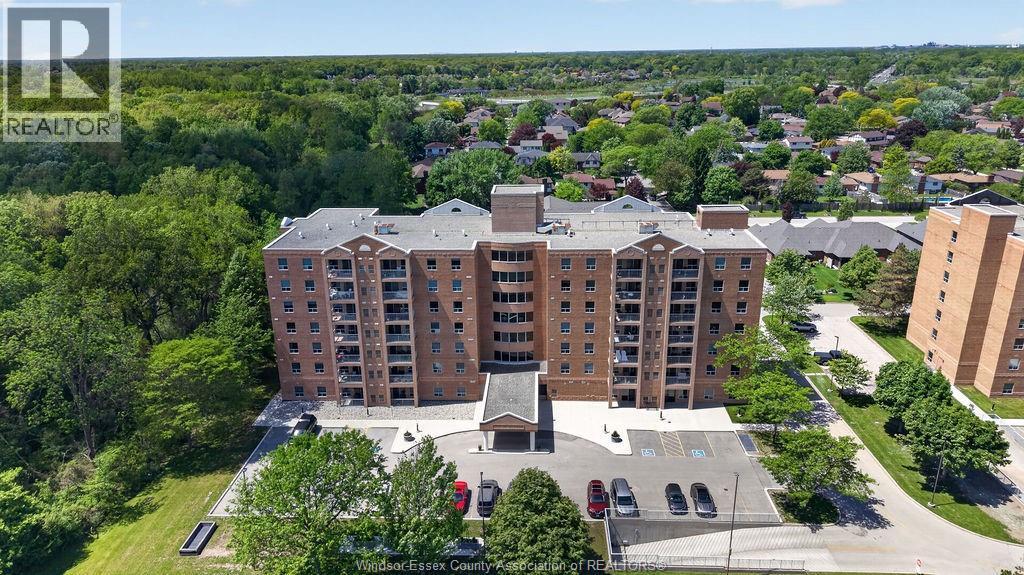3915 Southwinds Dr #703, Windsor — photograph 2