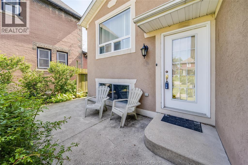 185 Elm Avenue, Windsor — photograph 2