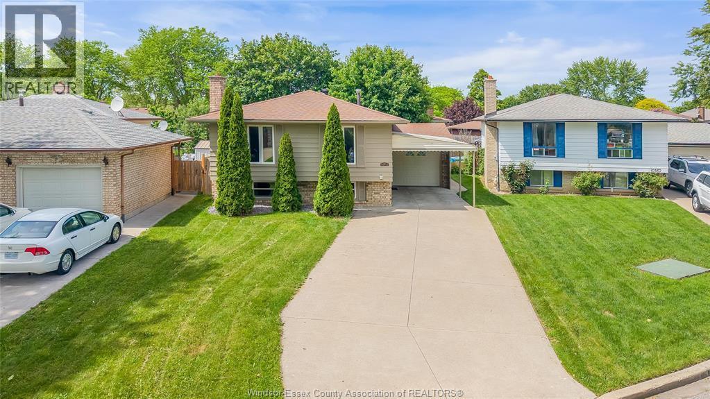 10572 Palms, Windsor — photograph 2