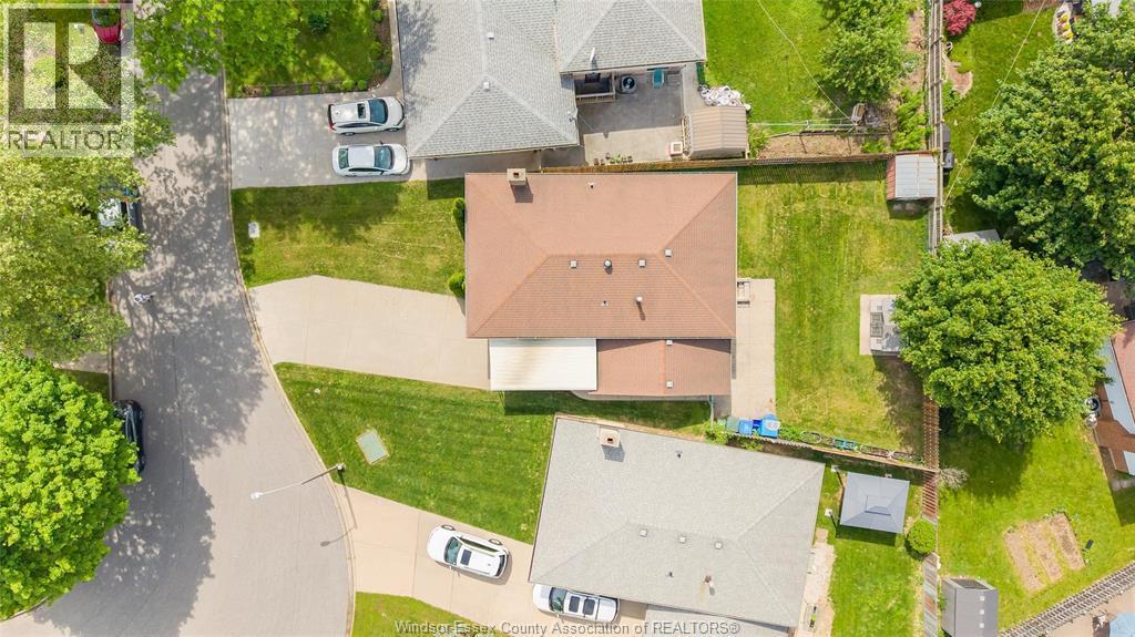 10572 Palms, Windsor — photograph 3