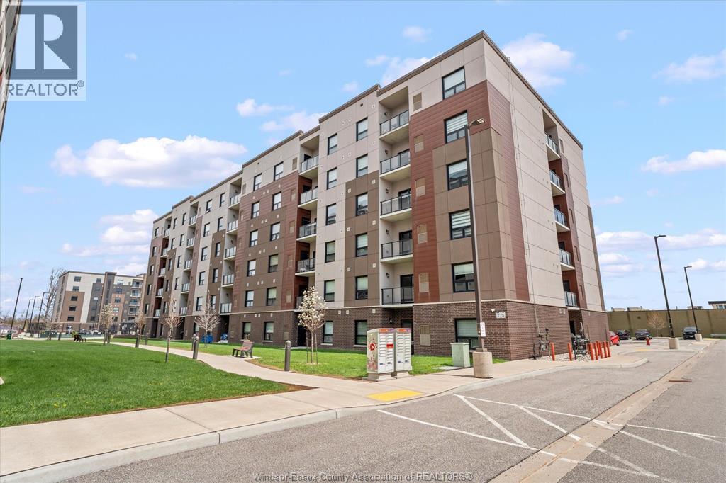 728 Brownstone #610, Lakeshore — primary photograph
