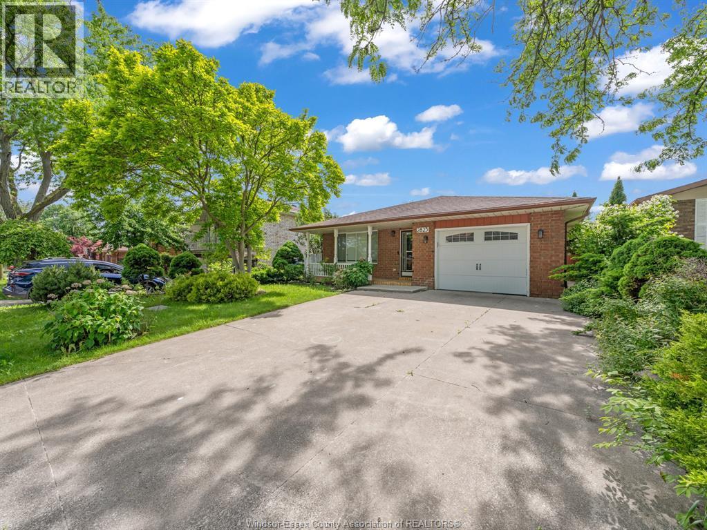 2823 Garvey Crescent, Windsor — primary photograph