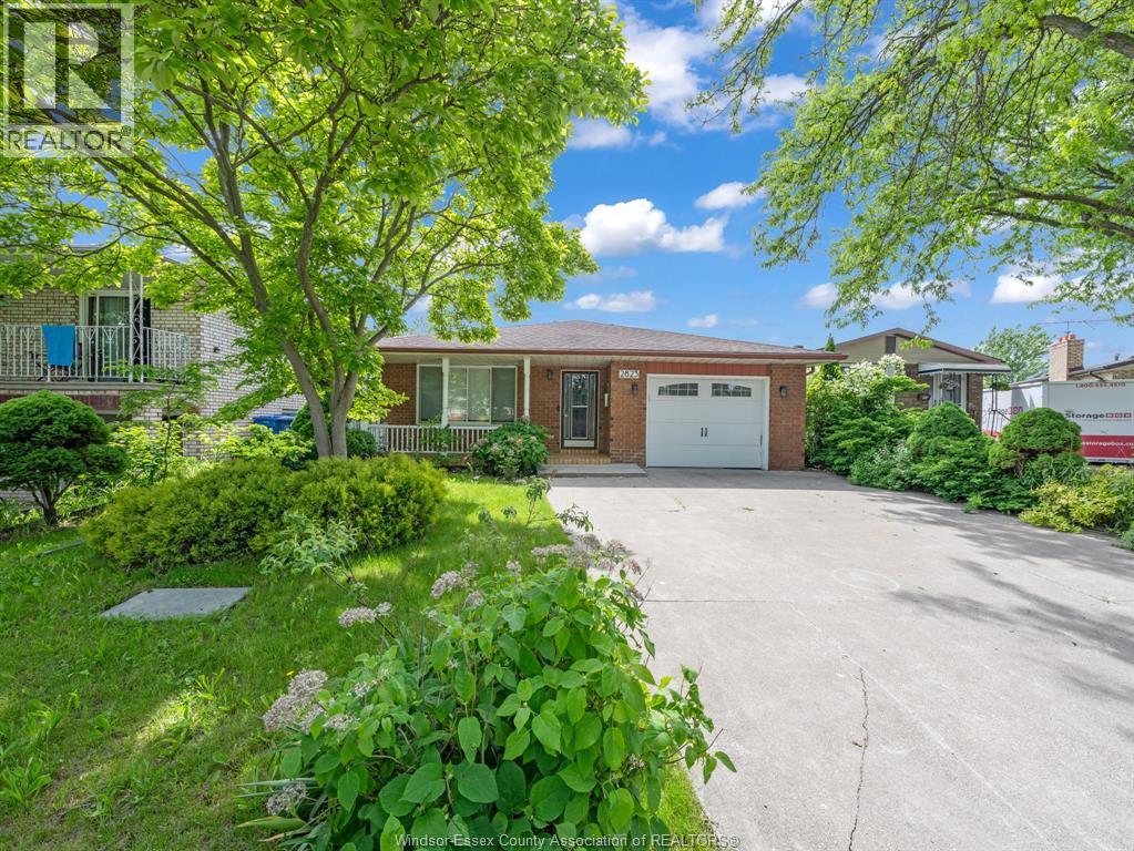 2823 Garvey Crescent, Windsor — photograph 2