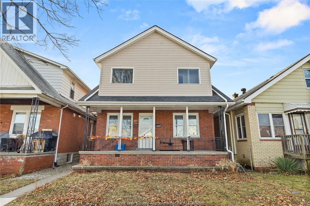 1389 Langlois Avenue, Windsor — photograph 2