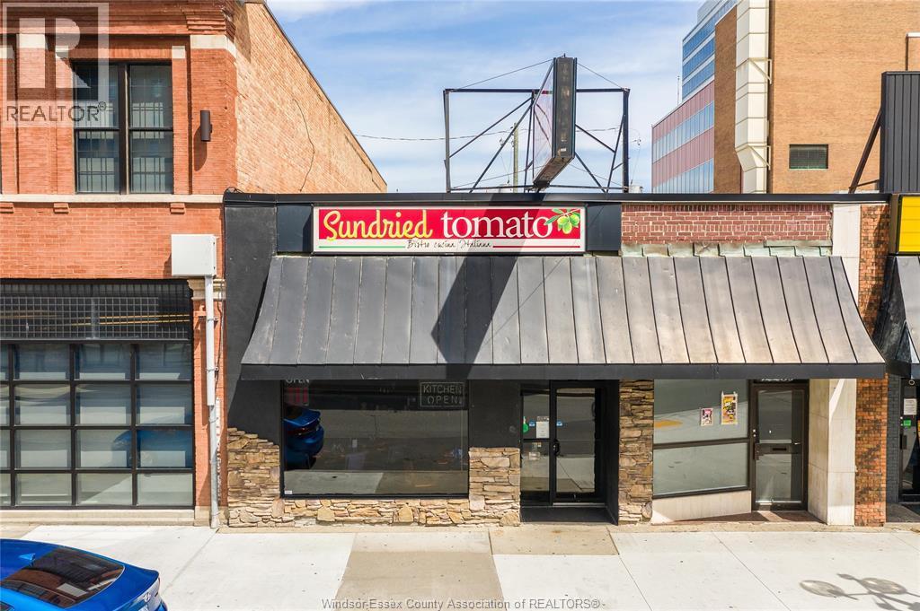 122 Chatham Street, Windsor — primary photograph