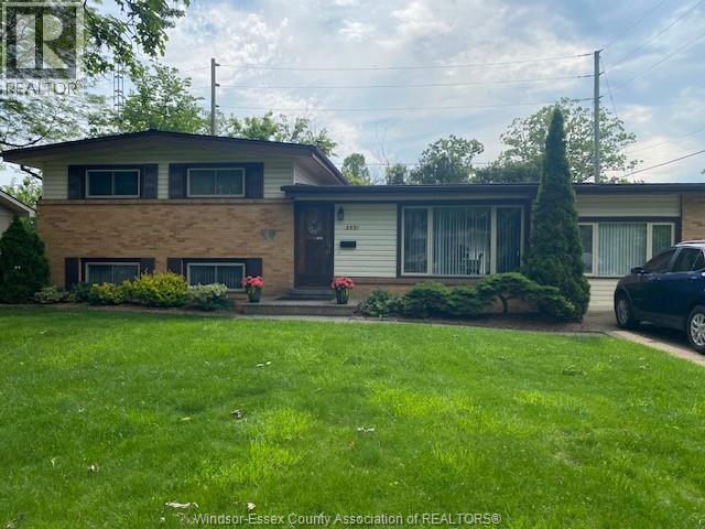 Single Family — 3331 Glenwood Avenue, Windsor, Ontario